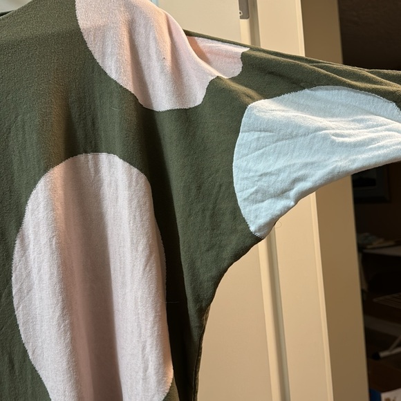 Fun sweater - Picture 4 of 9